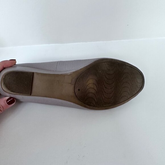 Neutral Textured Peep-Toe Wedge Size 6.5. From CL by Laundry - Picture 5 of 8
